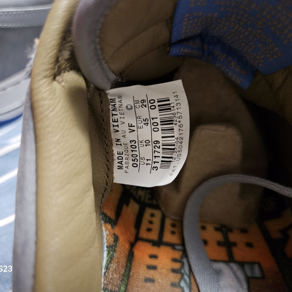 LeBron Nike shoes size 10 grey/white. Chamber of fear - Picture 4 of 12